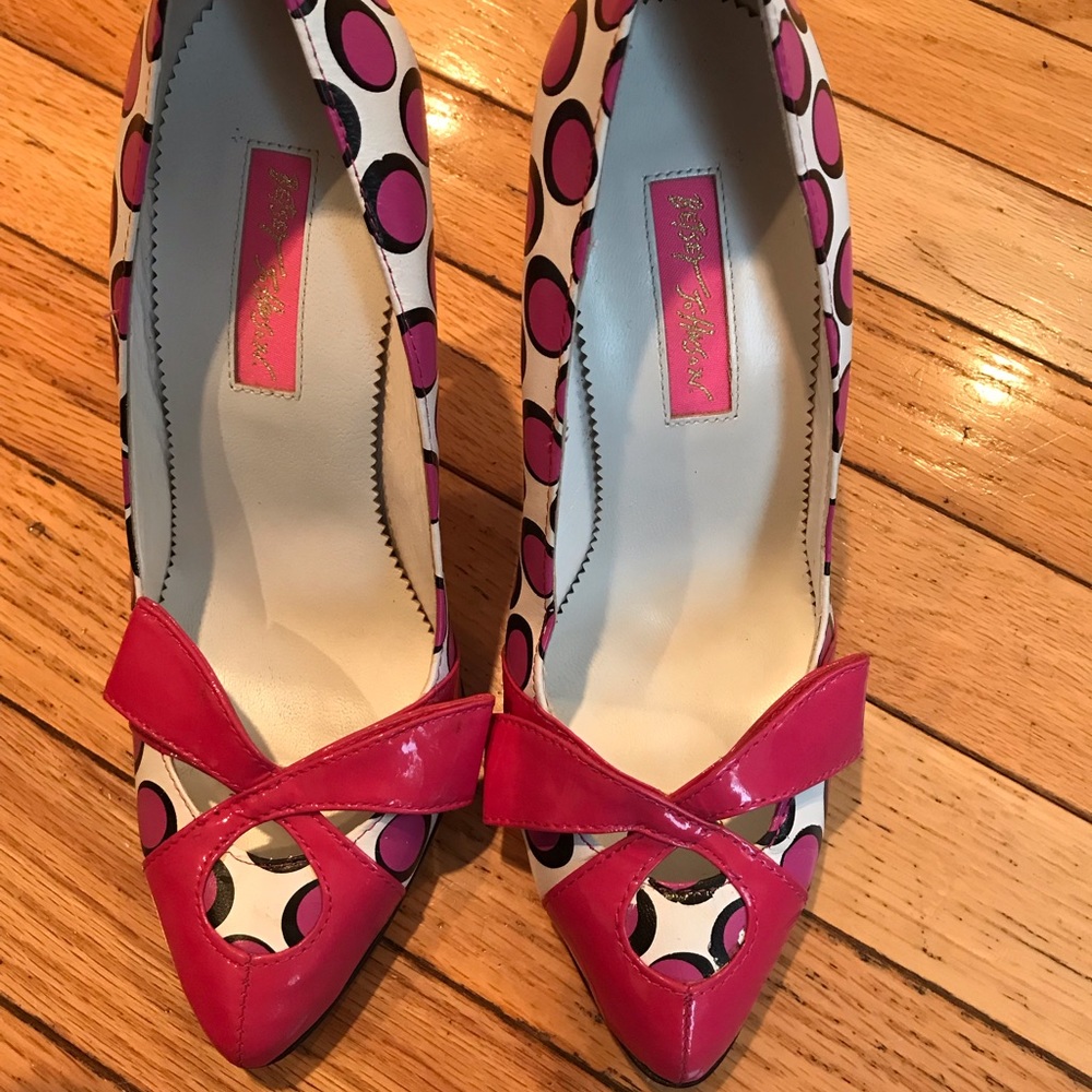 EUC Betsey Johnson Pink & Black Circle High Heels